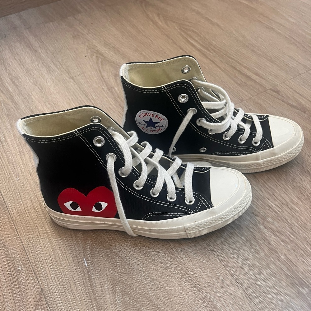 Comme des Garcons PLAY x Converse Unisex Chuck Taylor All Star Peek-A-Boo